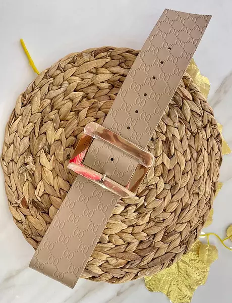 Cinturón Beige Chic – Estilo Y Funcionalidad