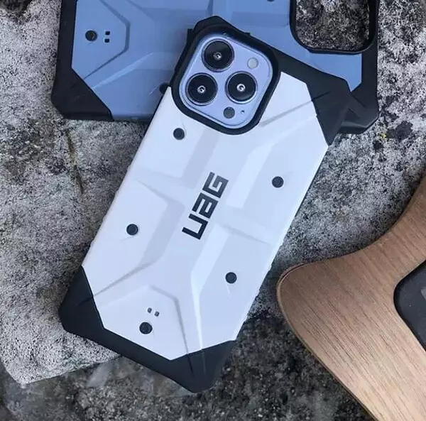 Case Antishok Blanco Iphone 15