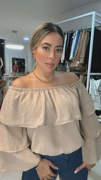 Blusa Bandeja Beige – Estilo Neutro Y Versátil