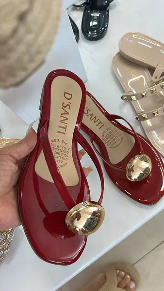 Sandalia Roja – Estilo Vibrante Y Cómodo