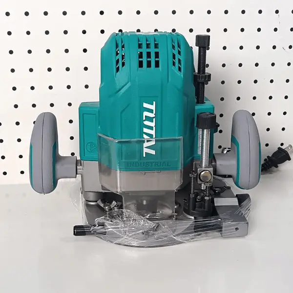 Ruteadora 1600w 1/4"-1/2" Industrial Total