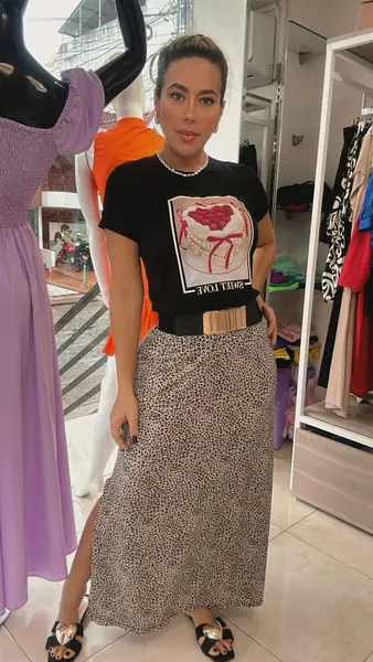 Blusa Negra – Sofisticación Y Estilo