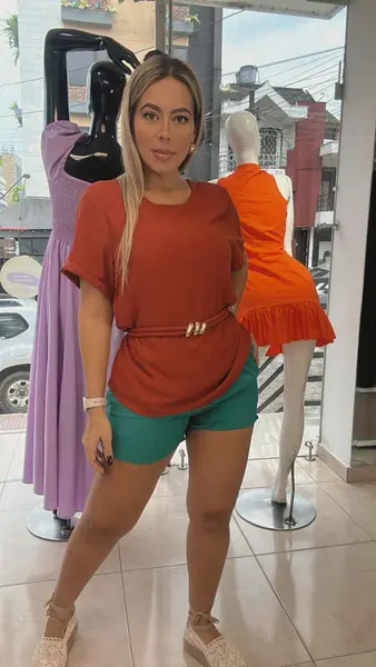 Blusa Ladrillo – Estilo Cálido Y Sofisticado