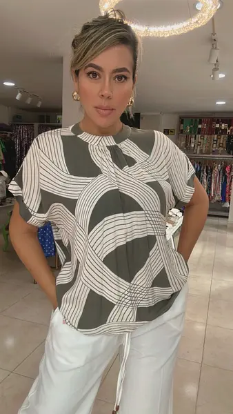 Blusa Verde Opaco - Elegancia Suave Y Versátil