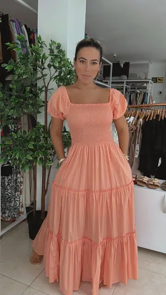 Vestido Largo Salmón – Estilo Romántico Y Fresco