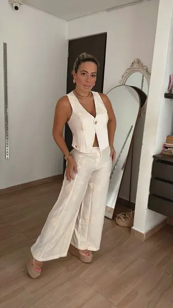 Set Beige Bordado – Elegancia En Cada Detalle