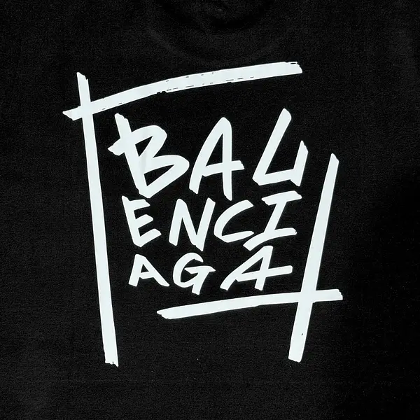 Camiseta Negra Talla L Con Estampado Balenciaga