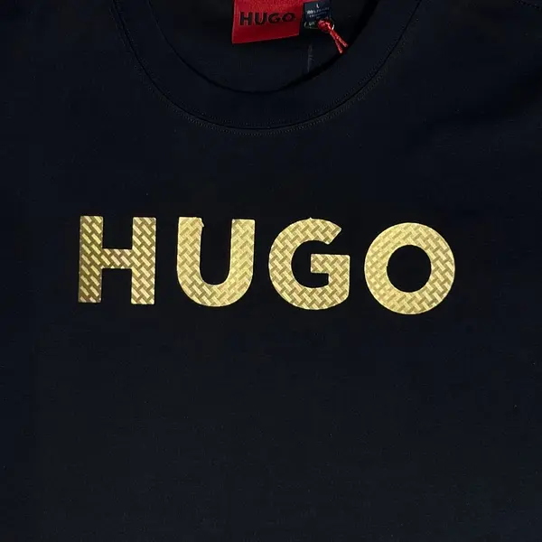 Camiseta Negra Talla L Con Hugo Dorado Alto Relieve