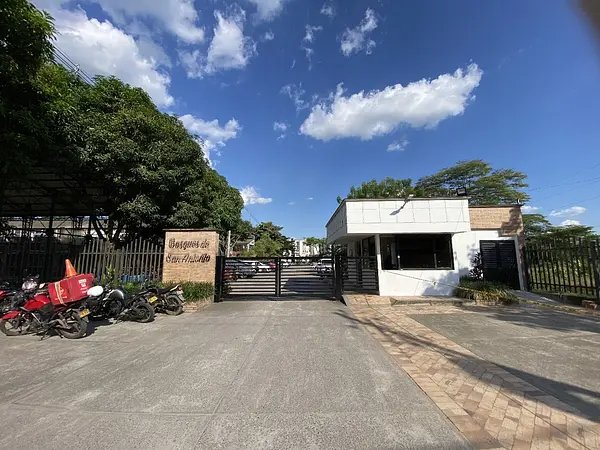 Apartamento-Bosques De San Antonio