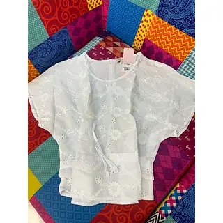 Blusa Blanca Bordada Manga Ancha – Prenda Fresca Y Elegante