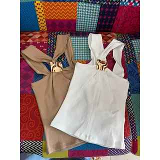 Camisa Stretch Blanca Con Herraje Dorado Y Tiras Cruzadas Fr