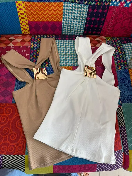 Camisa Stretch Blanca Con Herraje Dorado Y Tiras Cruzadas Fr