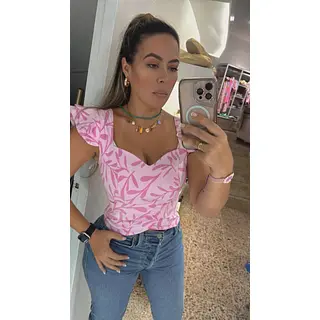 Camisa Entallada Rosa Pastel Con Estampado Floral Fucsia