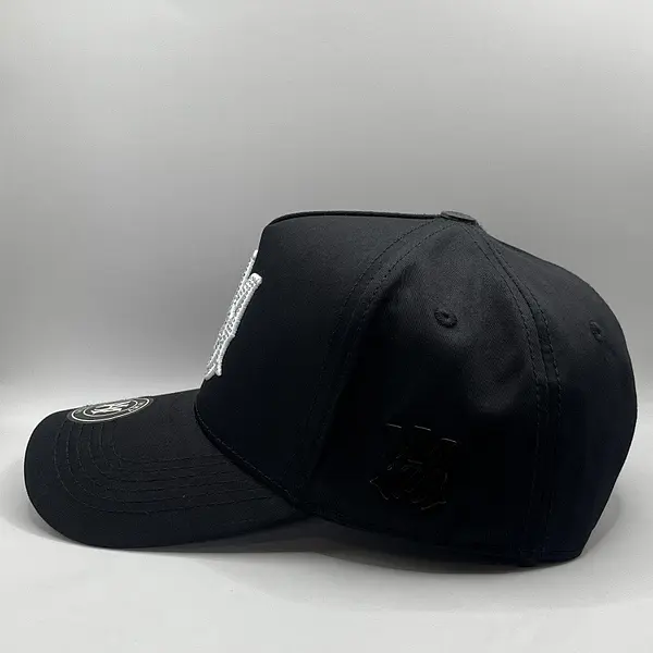 Amiri Logo Blanco Pedrería