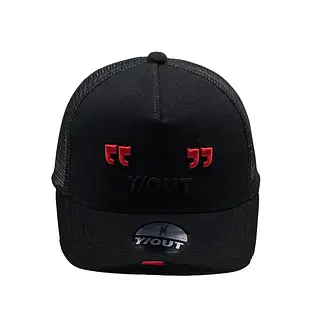 Y/Out Negra Comillas Rojas