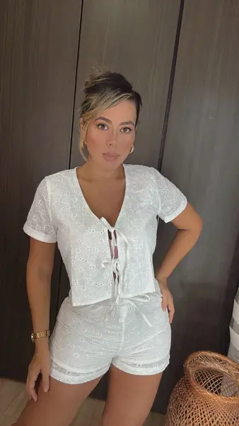 Set Blanco Corto De Blusa Y Short En Hojalillo Muy Lindo