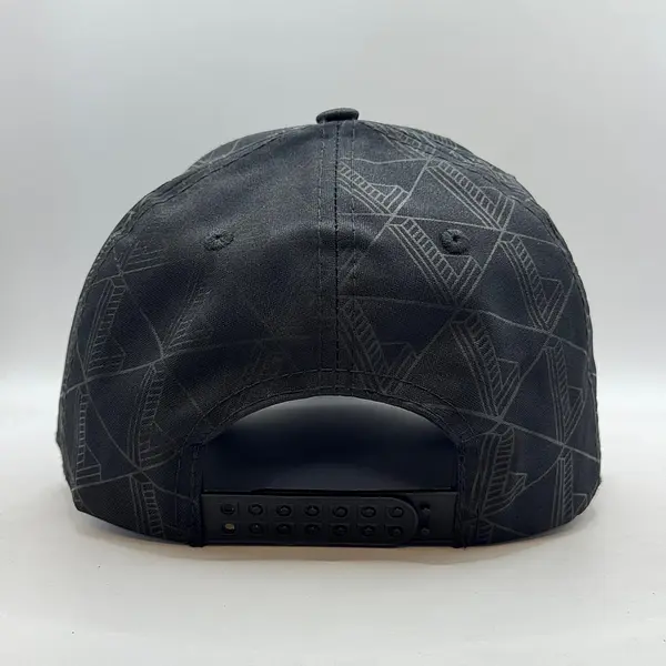Gorra Lacoste Negra Parche Goma Pin Metálico