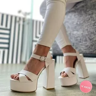 Tacón Blanco En Tendencia